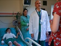 Gördüğü videodan etkilenerek kolonyayla kendini yakan çocuk İzmir'de ameliyat edildi