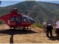 Bingöl'de mezrada rahatsızlanan genç ambulans helikopterle hastaneye götürüldü