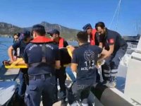 Marmaris açıklarındaki gezi teknesinde yaralanan kişiye Sahil Güvenlik ekipleri müdahale etti