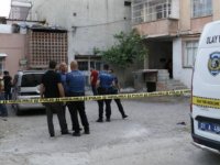 Adana'da ailesinden 2 kişiyi öldüren 3 kişiyi de yaralayan şüpheli, tedavi gördüğü hastanede öldü