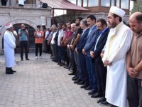 Aksaray'daki selde hayatını kaybeden Asel bebeğin cenazesi toprağa verildi