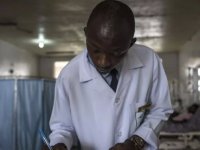 Nijerya'nın DSÖ standartlarını karşılaması için 250 bin doktora ihtiyacı var