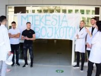 Arnavutluk’ta tıp öğrencileri "zorunlu istihdama" karşı protesto düzenledi