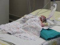 Kalbinde delik olan 2,5 aylık Muhammet bebek, ambulans uçakla Konya'ya gönderildi