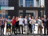 Bisikletle dünyayı gezen Genç, Mardin'de üniversite öğrencileriyle buluştu