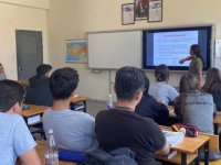 Datça'da lise öğrencilerine kuduz hakkında bilgilendirme yapıldı