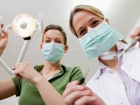 Diş ameliyatı oldu aksanı değişti!