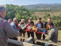 Bursa'da otomobilin çarptığı sürücüye ilk müdahaleyi olay yerinden geçen hemşire yaptı