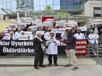 Sağlık çalışanları İsrail'in saldırılarına tepkisiz kaldığı gerekçesiyle DSÖ'yü protesto etti