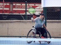 Omurilik felçli milli tenisçi Ebru Sulak'ın hayali, engelli çocukları sporla tanıştırmak:
