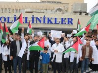 Diyarbakır'da sağlık çalışanları ve tıp fakültesi öğrencilerinden İsrail'in Gazze'deki saldırılarına tepki