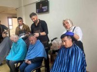 Engelsiz Yaşam Merkezinde Gönüllü Saç Kesimi Ve Bakımı Yaptılar