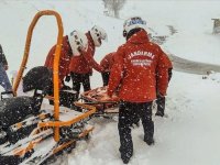Erzurum'da JAK timleri hasta çocuğu kar motoruyla hastaneye ulaştırdı