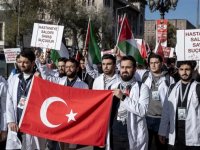 Ankara'da sağlık çalışanları Gazze için "sessiz yürüyüş" düzenledi