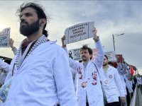 İstanbul'da hekimler Gazze için sessiz yürüyüş düzenledi