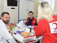 Diyarbakır’da Hastane Personeli Ve Vatandaşlar Kan Bağışında Bulundu