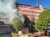 Adana'da eski hastane binasında yangın çıktı