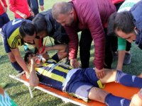 Şanlıurfa'da maç esnasında dili boğazına kaçan futbolcu hastaneye kaldırıldı