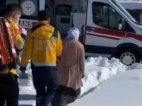 Karlı Yolları Aşan Ekipler, Hastaların Yardımına Ulaştı