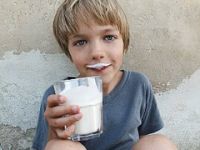 Süt içen çocuklar daha zayıf