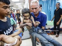 İsrail ordusunun çevresini hedef aldığı Gazze'nin kuzeyindeki hizmet veren son hastane boşaltılıyor