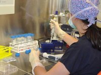 Sakarya'da girişimci kadın devlet desteğiyle büyüttüğü laboratuvarında ithal ilaçların prototipini üretti