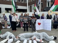 İrlanda’da sağlık çalışanlarından ABD Büyükelçiliği önünde Filistin’e destek gösterisi