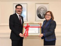 Büyükşehir Belediyesi'ne bebek dostu kurum ve beslenme dostu iş yeri belgeleri verildi