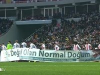 CHP'li Kanko, futbolcuların sahaya "Doğal olan normal doğum" pankartıyla çıkmalarını eleştirdi
