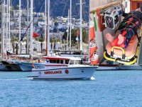 Yunanistan'da teknede düşerek yaralanan kişi deniz ambulansıyla Bodrum'a getirildi