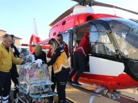 Ağrı'da ambulans helikopter göz hastalığı bulunan bebek için havalandı