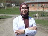 Bahar ebe, 7 yıldır köyleri gezerek kadın ve bebeklerin takibini yapıyor