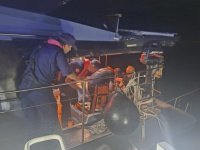 İzmir açıklarında teknede rahatsızlanan kişiye tıbbi tahliye