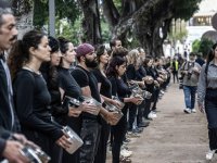 İsrail'in açlığa mahkum ettiği Gazzeliler, boş tencerelerle eylem yaptı