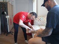 Sağlık görevlisi Ahmet Dede, 26 yıldır milli boksörlerin en zor anlarında yanlarında oluyor