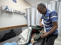 Gazze'de özel gereksinimli bir kadın açlık ve yetersiz beslenme sonucu hayatını kaybetti