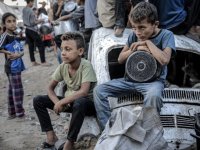 Gazze'de bir grup gazeteci, çocuklarla dayanışma için açlık grevine başladı