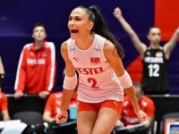 Milli voleybolcu Simge Aköz, başparmağından ameliyat olacak