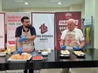 Türk Böbrek Vakfının mutfak etkinliğinde sağlıklı yiyeceklerin nasıl hazırlandığı gösterildi