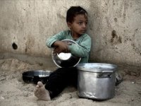 Sudan'ın Faşir şehrinde halk gıda kıtlığı nedeniyle hayvan yemi yiyor