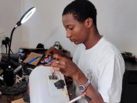 Nijerya'da bir genç, zirai hastalıkları tespit eden insansız hava aracı geliştirdi