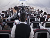 Uçaklarda yolculara ücretsiz su verilecek