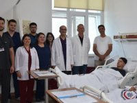 İki gencin "kunduracı göğsü" kapalı ameliyatla düzeltildi