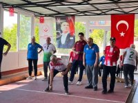 İstanbul'da düzenlenen Huzurevleri Arası Bocce Turnuvası'nda şampiyonlara kupaları verildi