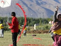 Çocuklar, uçurtmalarını ilik nakli olan Sıraç için uçurdu