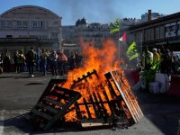 Fransa'da kemer sıkma politikaları karşıtı eylemlerde 58 kişi gözaltına alındı