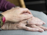 Küresel toplum Alzheimer gibi demans hastalıklarını gün geçtikçe daha çok kabulleniyor