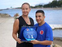 Doktor tavsiyesiyle başladığı yüzmede 2028 Paralimpik Oyunları için kulaç atıyor