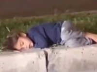 Batman'da sokakta uyuyan çocuk, 6 kardeşiyle koruma altına alındı