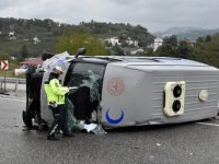 Ordu'da devrilen hasta nakil aracının sürücüsü yaralandı